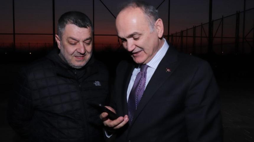 Başkan &Ouml;zl&uuml; L&ouml;semi hastası Emirhan ile g&ouml;r&uuml;şt&uuml;