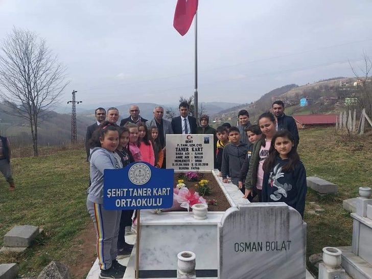 Adını taşıdığı okul, kabrini ziyaret etti G3