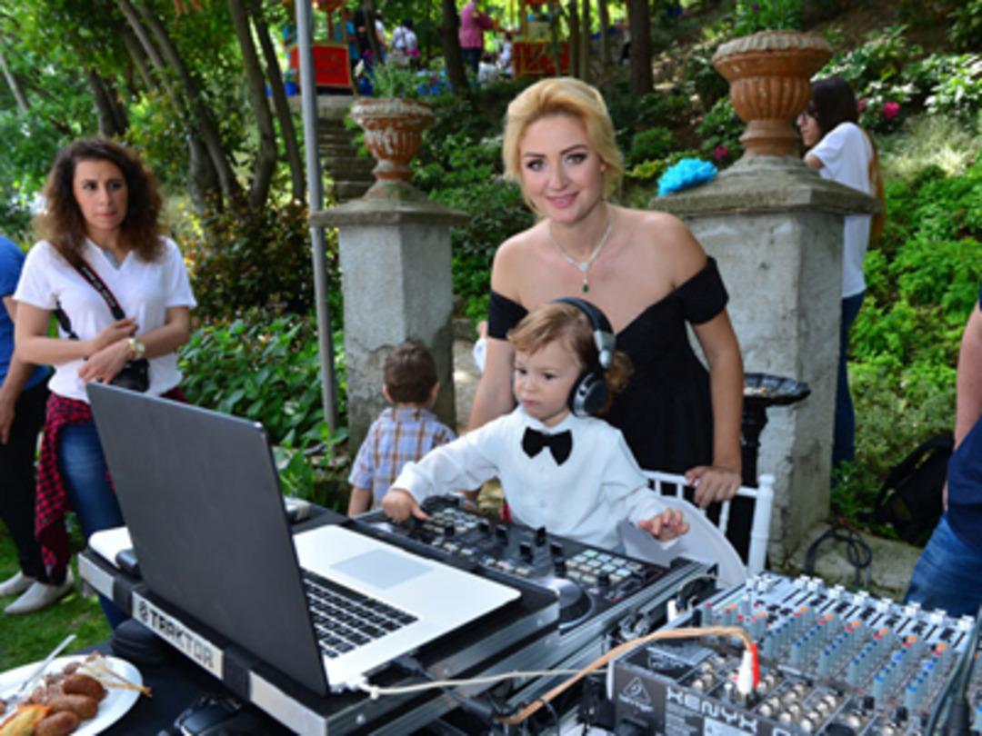 K&uuml;&ccedil;&uuml;k Ağa'ya b&uuml;y&uuml;k doğum g&uuml;n&uuml;