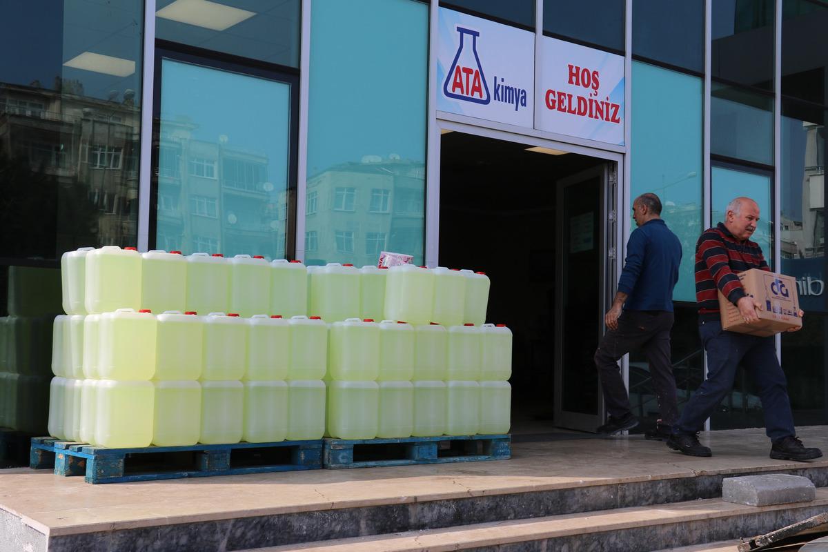 Bakan Sel&ccedil;uk'un a&ccedil;ıkladığı lisenin &uuml;r&uuml;nlerine talep y&uuml;zde 100 arttı