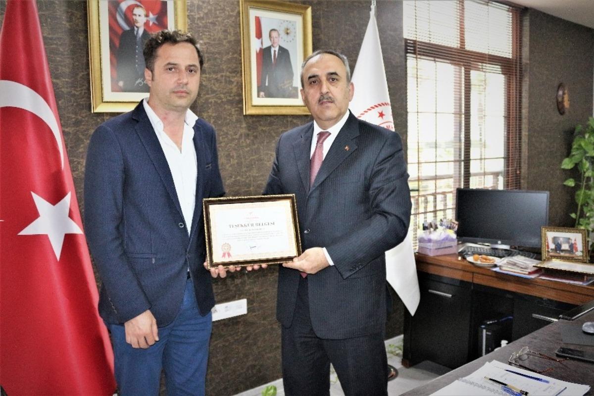 Sağlık Bakanlığının &lsquo;yılın hekimi&rsquo; &ouml;d&uuml;l&uuml;n&uuml;, Mersin&rsquo;de Ballı ve Serin aldı