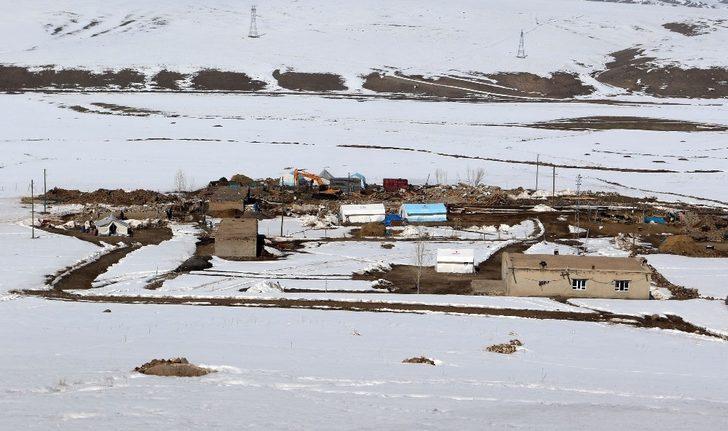 Van Büyükşehir Belediyesi deprem bölgesindeki çalışmalarını sürdürüyor G3