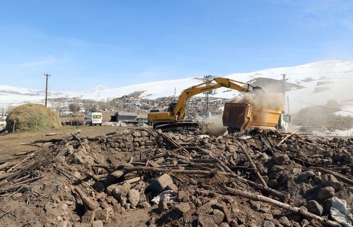 Van Büyükşehir Belediyesi deprem bölgesindeki çalışmalarını sürdürüyor G4