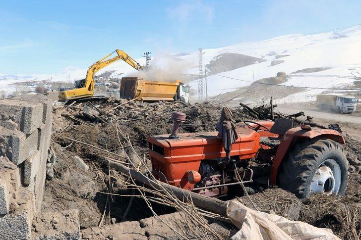 Van Büyükşehir Belediyesi deprem bölgesindeki çalışmalarını sürdürüyor G5