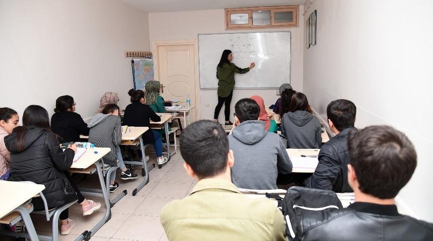 Büyükşehir Belediyesi, kurs merkezlerini 2 hafta tatil etti