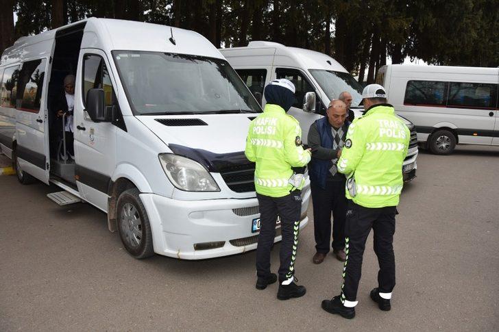 Okul çevrelerinde 2 bin 885 kişi sorgulandı, 7 aranan şahıs yakalandı G1