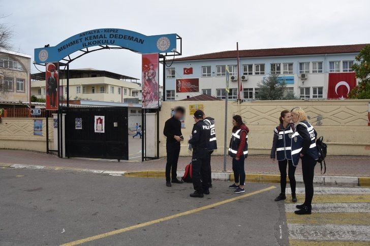 Okul çevrelerinde 2 bin 885 kişi sorgulandı, 7 aranan şahıs yakalandı G5