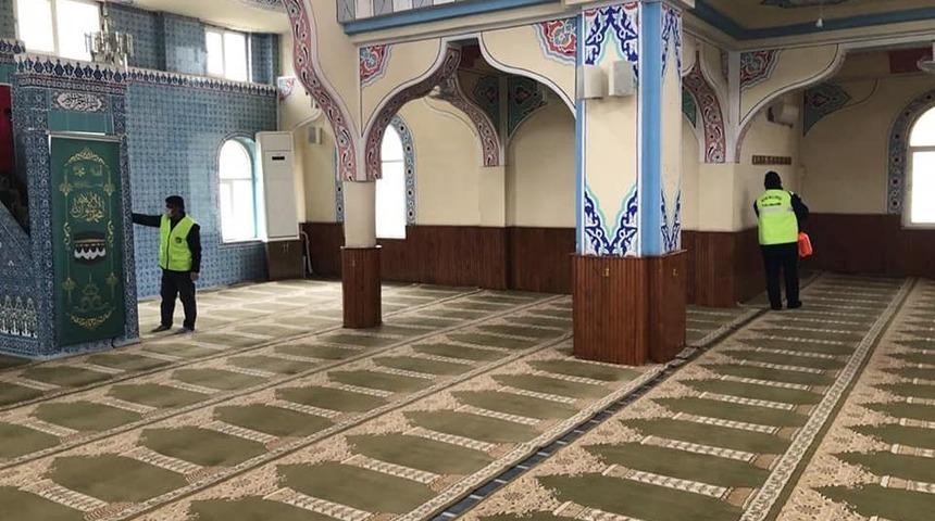 Besni&rsquo;de camiler dezenfekte edildi