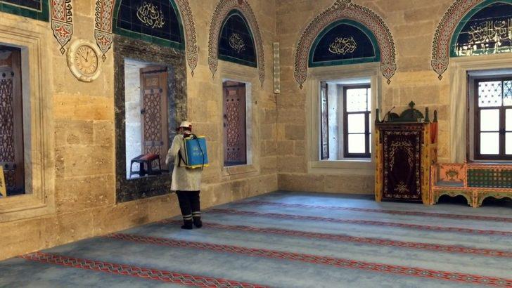 Camiler korona virüsüne karşı dezenfekte edildi G4