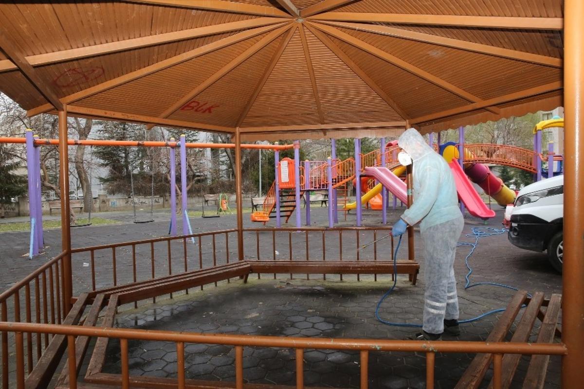 Melikgazi&rsquo;de okullar ve parklar ila&ccedil;lanıyor