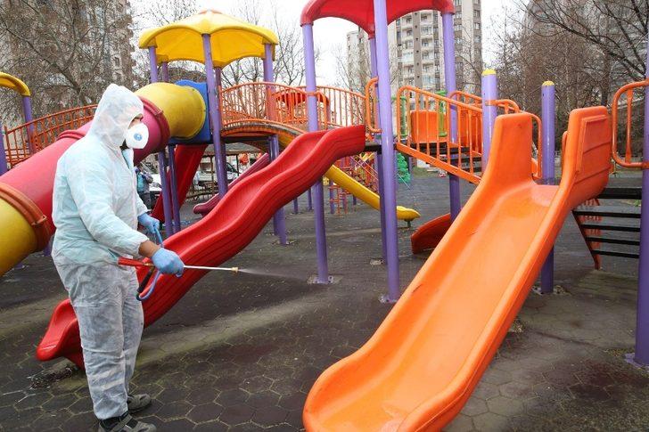 Melikgazi’de okullar ve parklar ilaçlanıyor G3