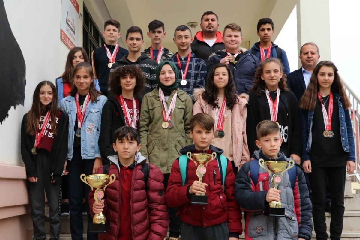 Kırılması g&uuml;&ccedil; bir rekora imza attılar, 7 yıl &uuml;st &uuml;ste şampiyon oldular