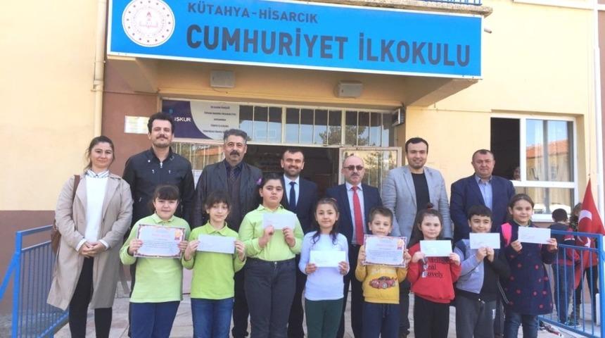 Hisarcık&rsquo;ta Kitap Okuma Yarışmasında dereceye giren &ouml;ğrenciler &ouml;d&uuml;llendirildi