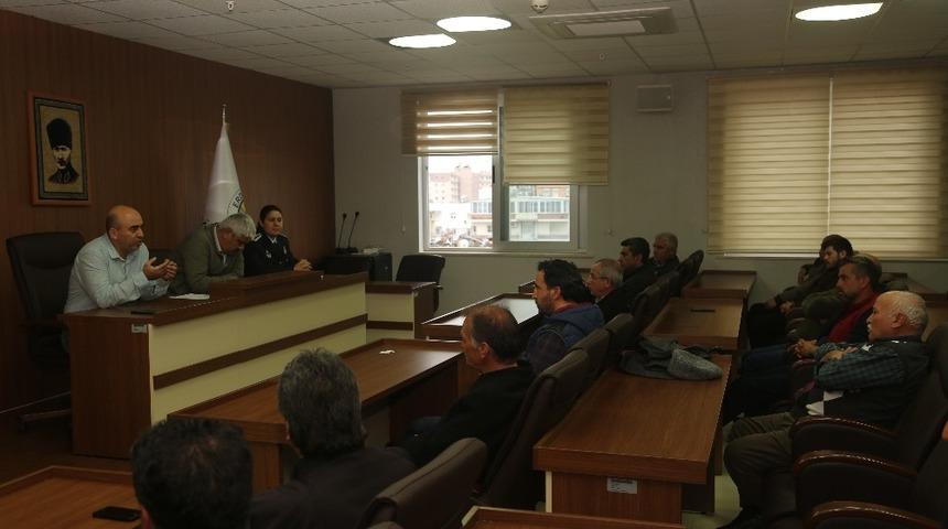 Erdemli’de taksi ve minibüs şoförleri korona virüsü konusunda bilgilendirildi