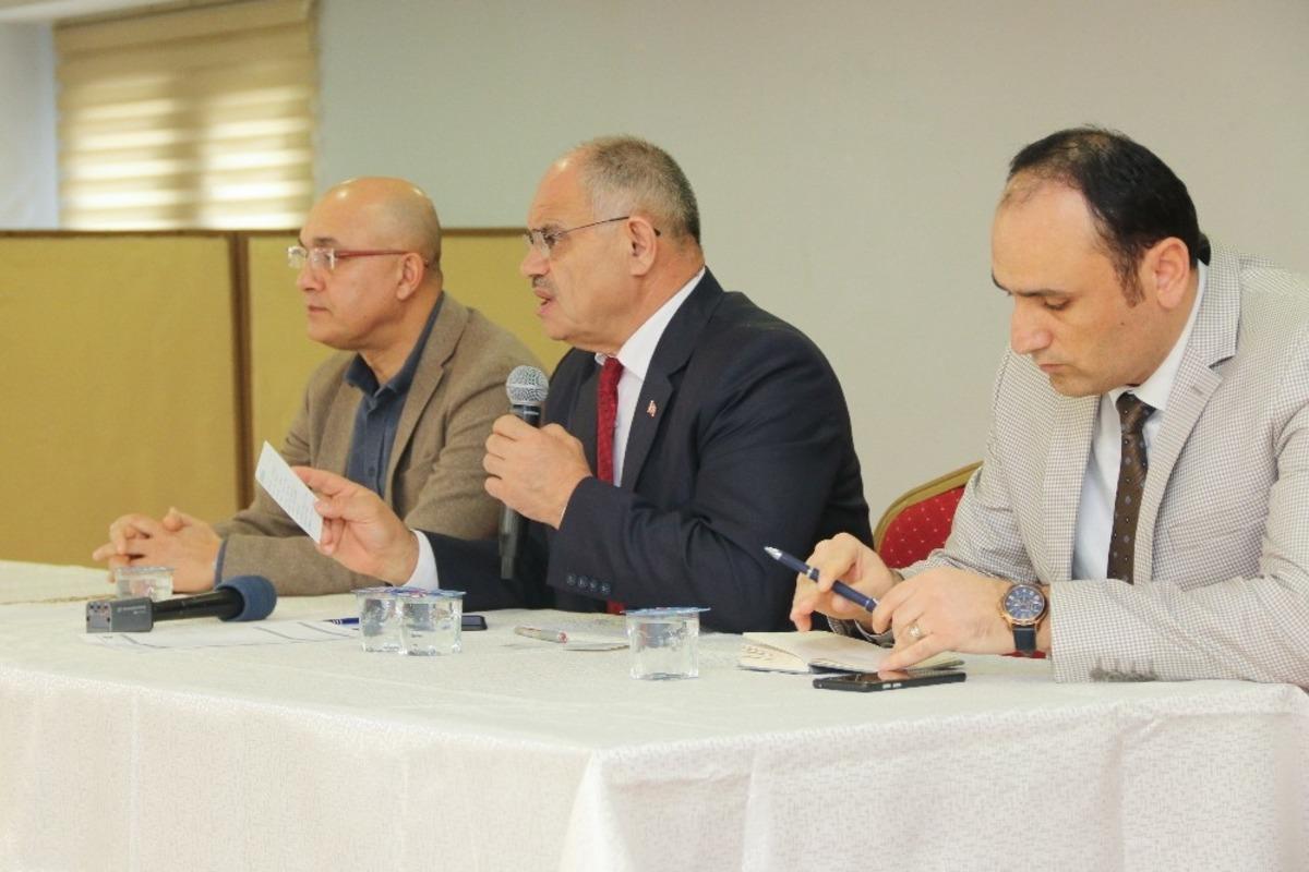 Başkan Esat &Ouml;zt&uuml;rk muhtarlarla toplantı d&uuml;zenledi