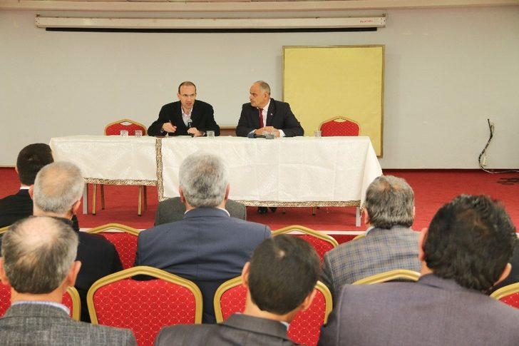 Başkan Esat Öztürk muhtarlarla toplantı düzenledi G3