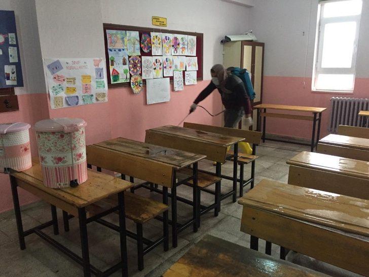 Gercüş Cumhuriyet İlkokulu dezenfekte edildi G1