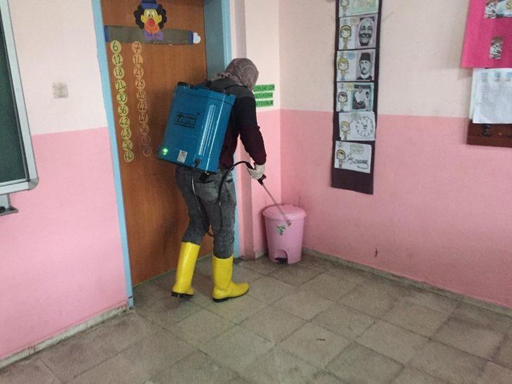 Gercüş Cumhuriyet İlkokulu dezenfekte edildi G5