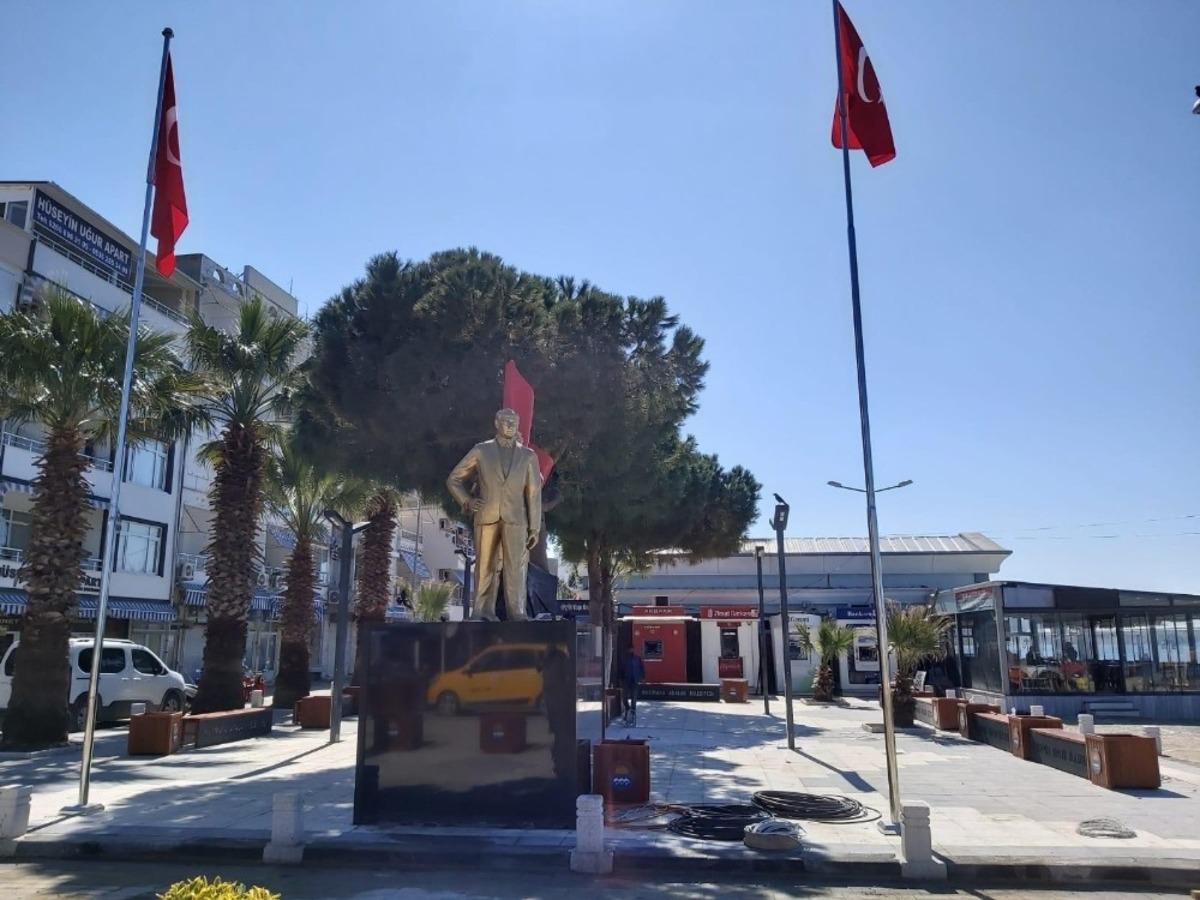 Avşa&rsquo;da Atat&uuml;rk Heykeli yeni yerine taşındı