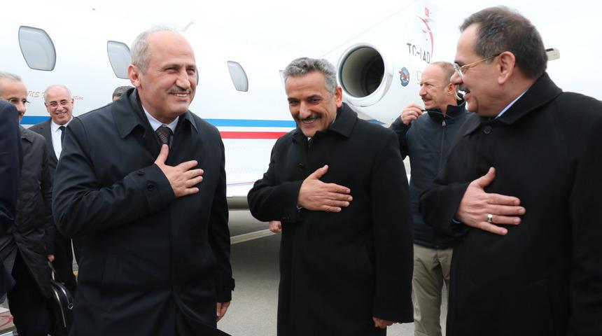 Bakan Turhan'dan 'koronavir&uuml;s selamı'