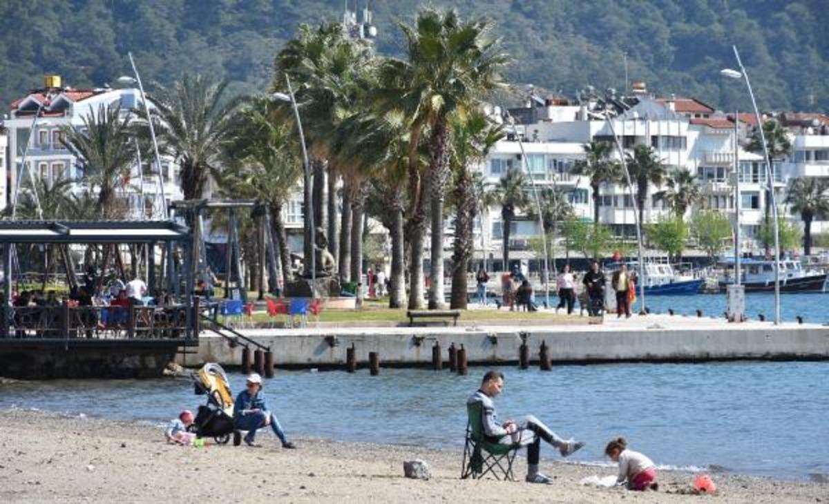 Marmaris'te sahiller doldu