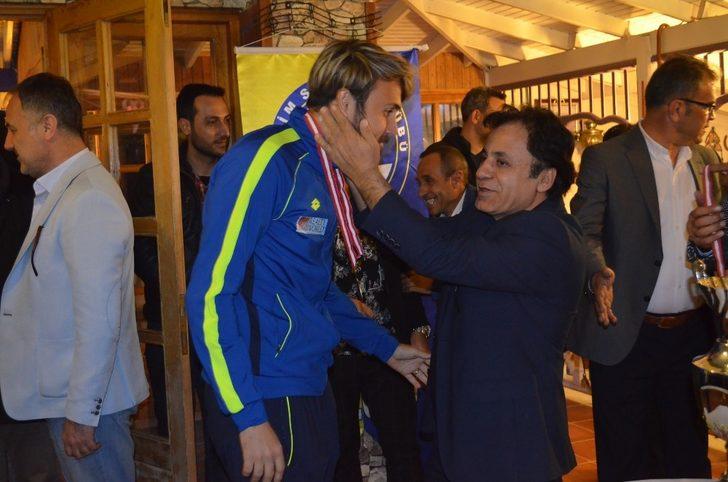 Şampiyon Didimspor kupasını kaldırdı G1