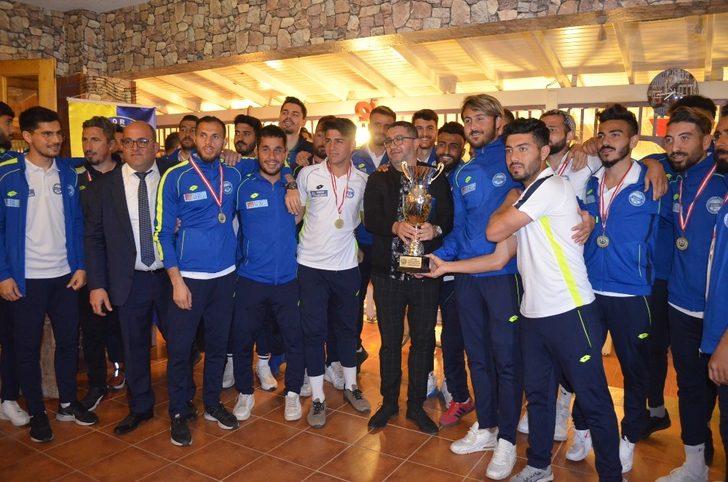Şampiyon Didimspor kupasını kaldırdı G3