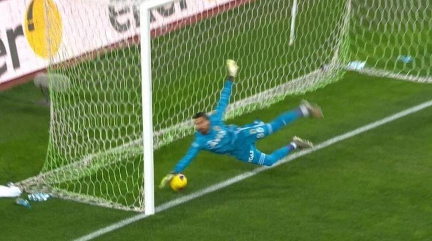 Konyaspor-Fenerbahçe maçında tartışmalı gol pozisyonu