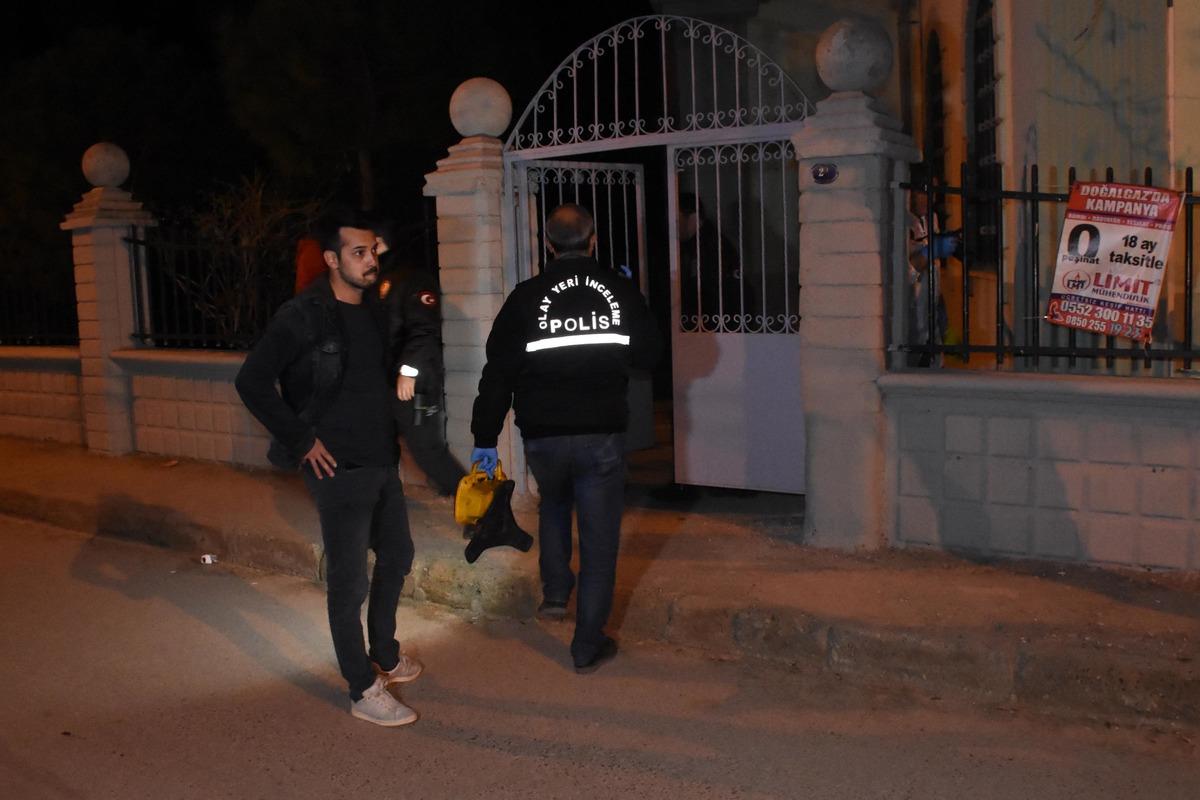 İzmir'de 16 yaşındaki gen&ccedil; silahla market soydu&nbsp;