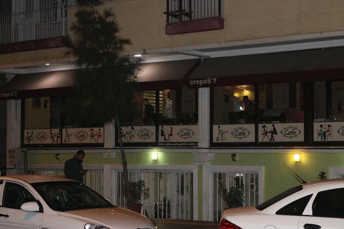 Diyarbakır'da kafede kanlı hesaplaşma! Bı&ccedil;ak, sopa ve silahlar havada u&ccedil;uştu