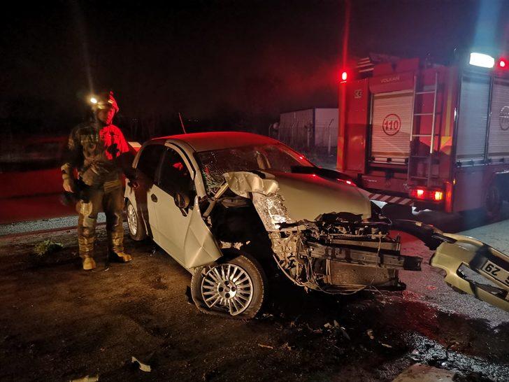 Kontrolden çıkan otomobil elektrik direğine çarparak durabildi: 2'si çocuk 4 yaralı G1