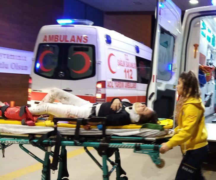 Kontrolden çıkan otomobil elektrik direğine çarparak durabildi: 2'si çocuk 4 yaralı G3