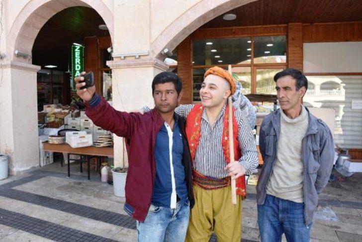 Yoğun ilgi görüyor, gören fotoğraf çektiriyor! Sosyal medyaya 'Keloğlan' damgası G1