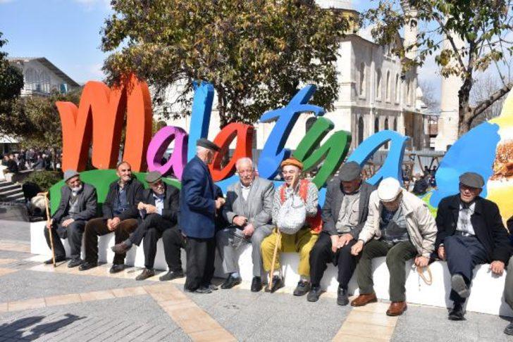 Yoğun ilgi görüyor, gören fotoğraf çektiriyor! Sosyal medyaya 'Keloğlan' damgası G2