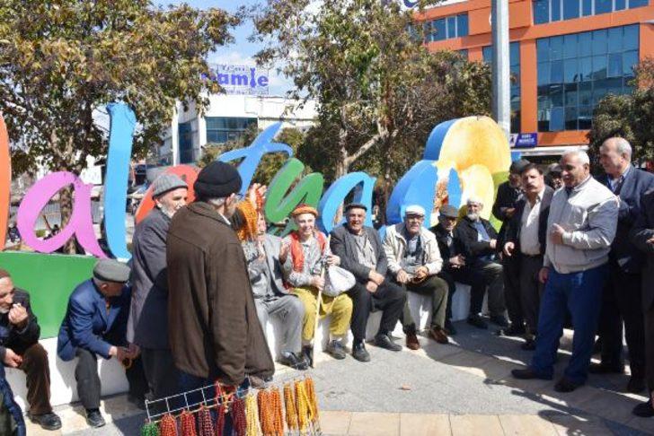 Yoğun ilgi görüyor, gören fotoğraf çektiriyor! Sosyal medyaya 'Keloğlan' damgası G3