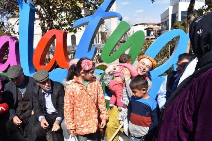 Yoğun ilgi görüyor, gören fotoğraf çektiriyor! Sosyal medyaya 'Keloğlan' damgası G5