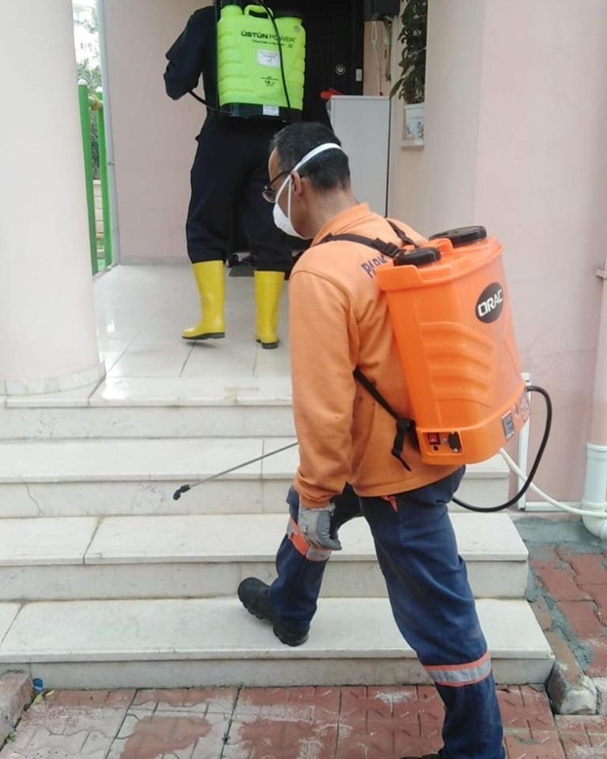 Mut&rsquo;ta koronavir&uuml;se karşı 7/24 dezenfekte yapılıyor