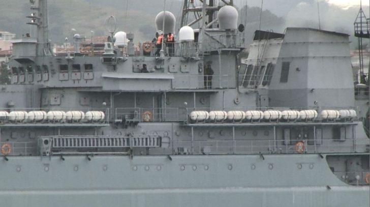 Rus savaş gemisi İstanbul Boğazı’ndan geçti! Dikkat çeken görüntü G3