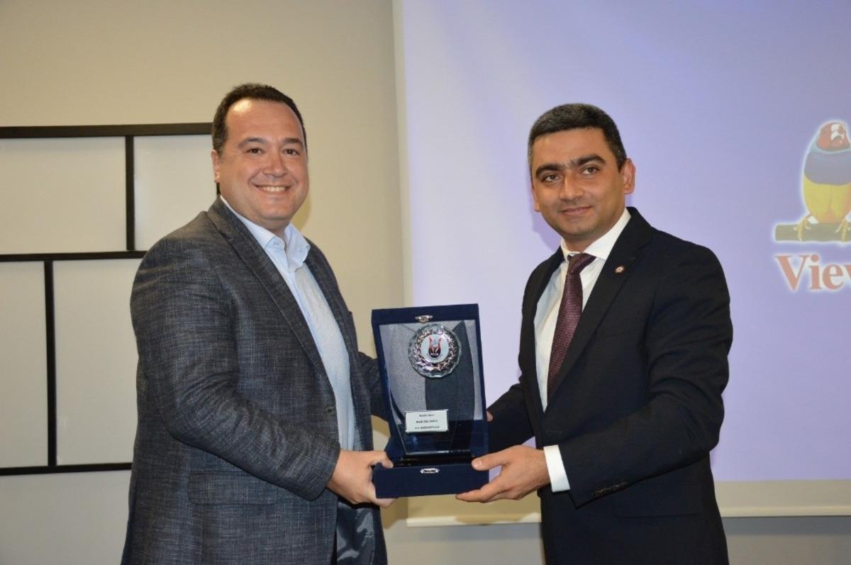 Başkan Dutlulu&rsquo;ya yılın belediye başkanı &ouml;zel &ouml;d&uuml;l&uuml;