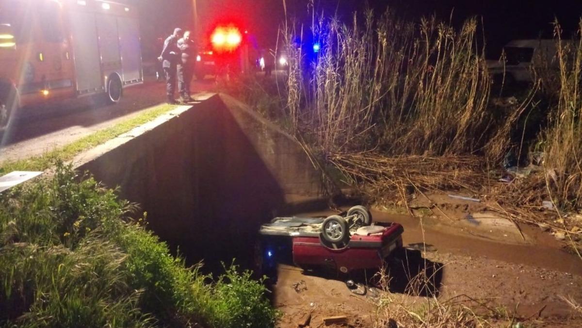 Kontrolden &ccedil;ıkan otomobil k&ouml;pr&uuml;den u&ccedil;tu: 1 &ouml;l&uuml;