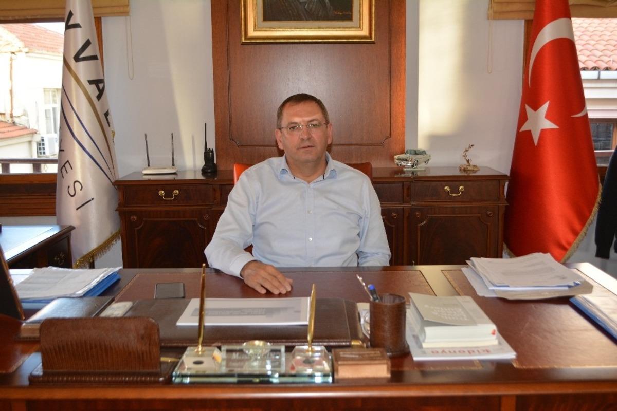 Ayvalık Belediyesi&rsquo;nden hizmet binalarına koronavir&uuml;s&uuml; ila&ccedil;laması