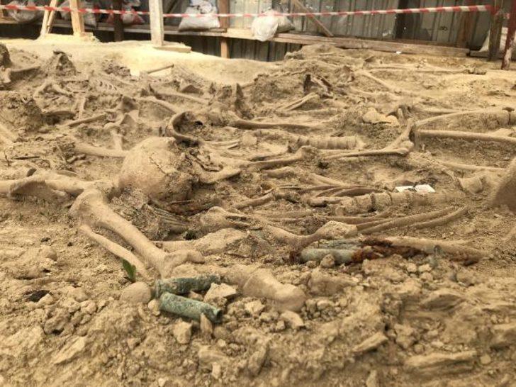 16'SI TOPLU MEZARA GÖMÜLEN 30 ŞEHİT BULUNDU