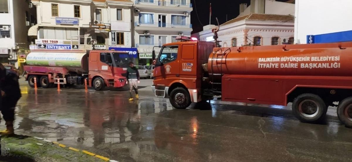 Ayvalık&rsquo;ta B&uuml;y&uuml;kşehir ve Ayvalık Belediyesi&rsquo;nden temizlik işbirliği