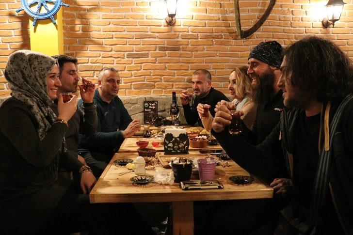 Mavi Fularlılar, Van’ın çay kültürünü yaşatmaya çalışıyor G2