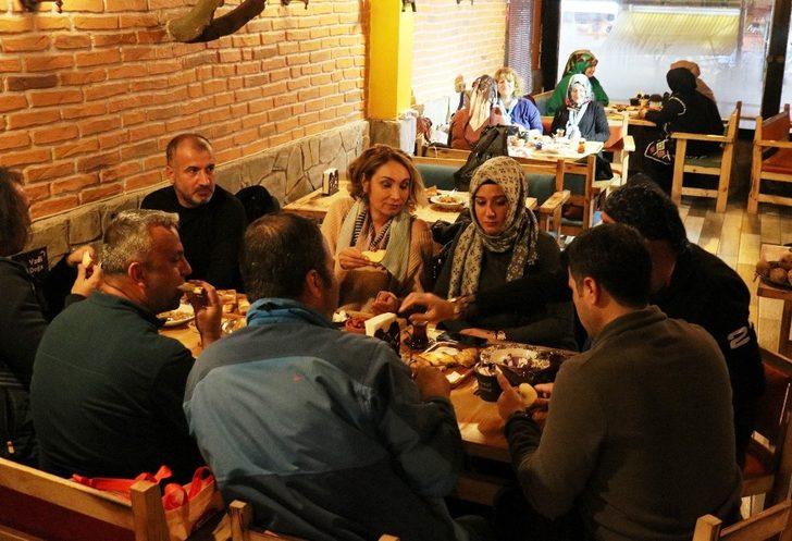 Mavi Fularlılar, Van’ın çay kültürünü yaşatmaya çalışıyor G3