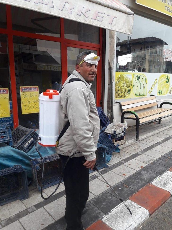 Hekimhan’da vatandaşların yoğun kullandığı yerler ilaçlanıyor G3
