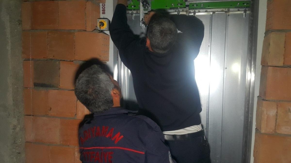 Asans&ouml;rde mahsur kalan gen&ccedil; kurtarıldı