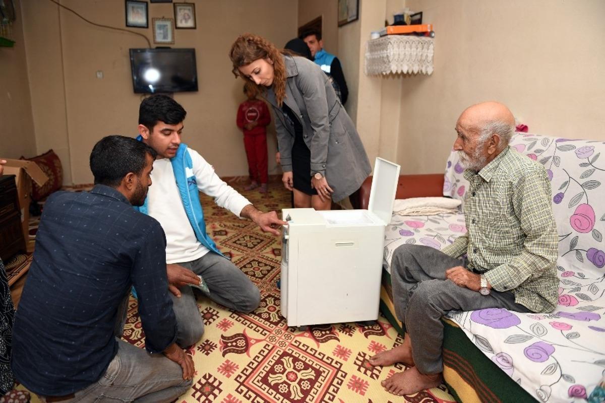 Mersin&rsquo;de &rsquo;koah&rsquo; ile m&uuml;cadele eden hastaya belediyeden tıbbi destek