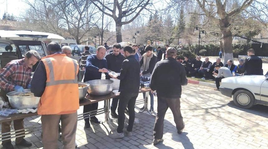 K&ouml;yde şehitler i&ccedil;in hayır yemeği