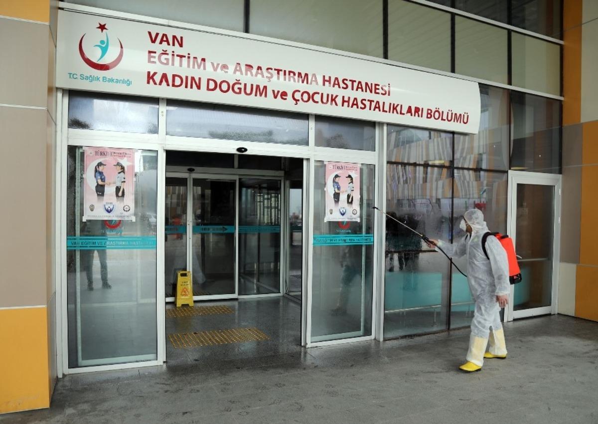 Van B&uuml;y&uuml;kşehir Belediyesinden dezenfekte &ccedil;alışması